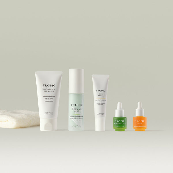 Nourish Skincare Discovery Kit showing
Features a Bamboo Cloth, Smoothing Cleanser, Morning Mist, Skin Feast, Elixir, Rainforest Dew. Against a grey backdrop.